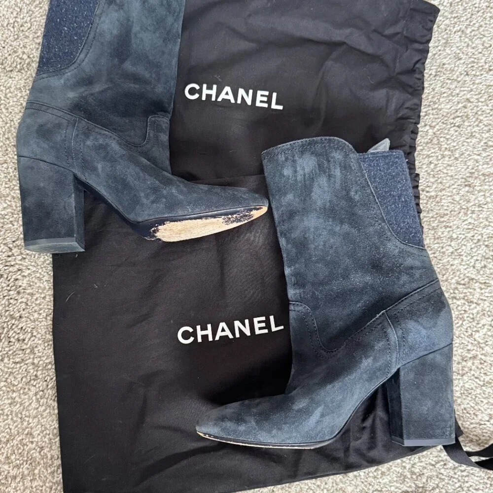 Authentic Chanel Navy Blue Suede Boots with CC Logo Size 37 Size US 7